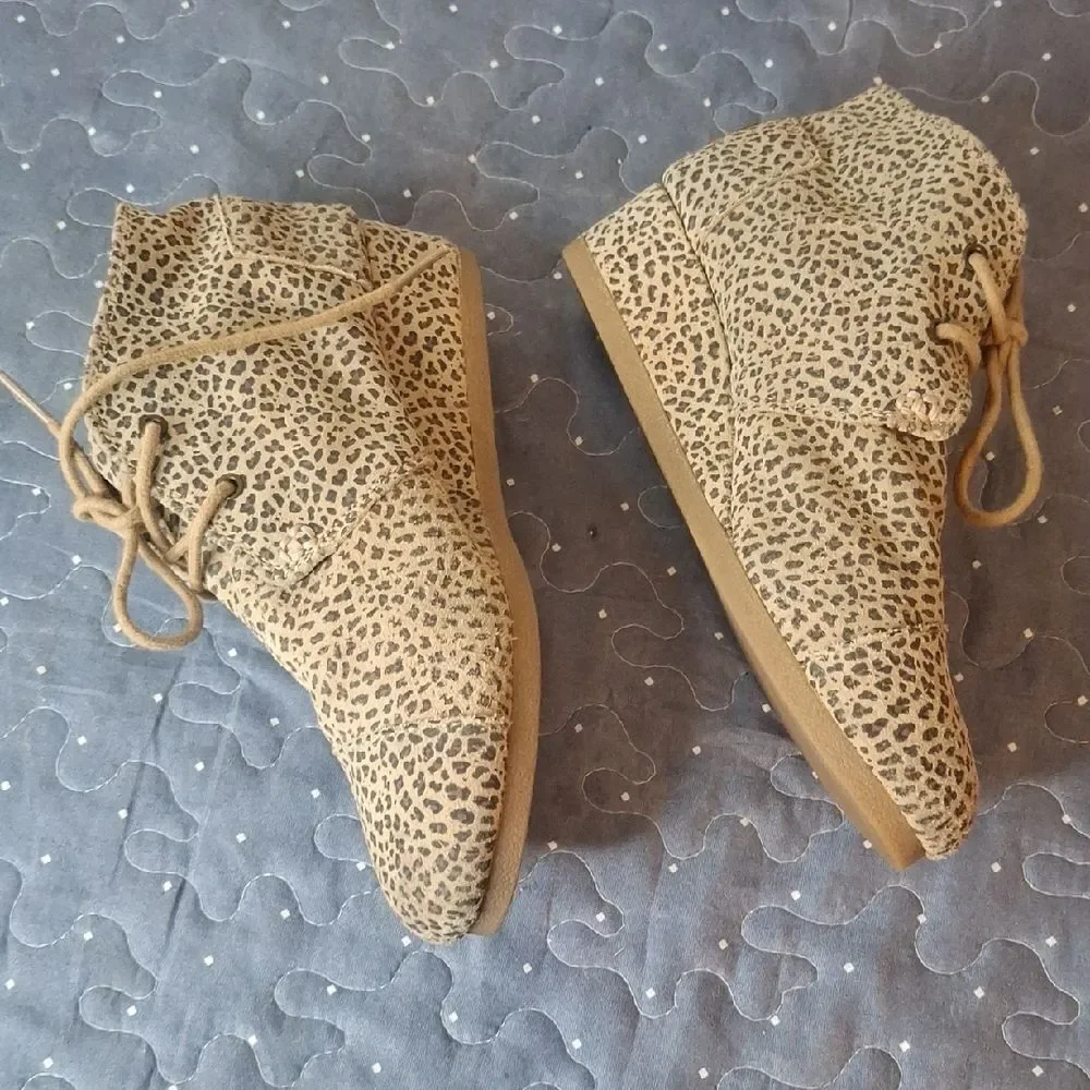 Toms stylish leopard